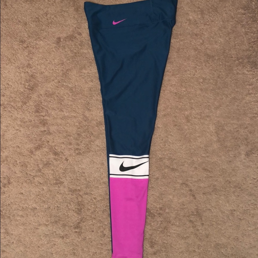 Nike Tights women’s size Medium